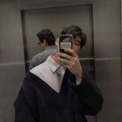 帅哥自拍苹果版下载普通帅哥生活照一个人十张